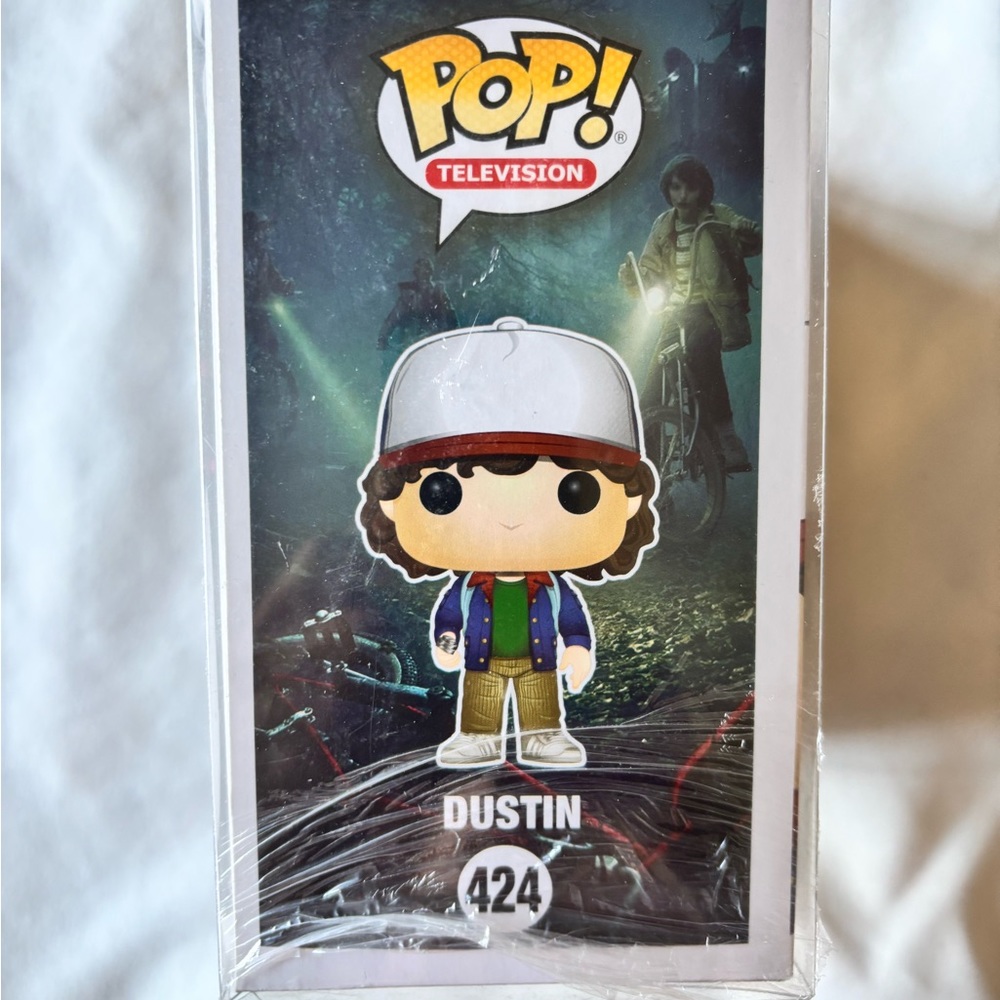 Funko POP Television Stranger Things Dustin with Compass Toy Figure #424 - Picture 4 of 5